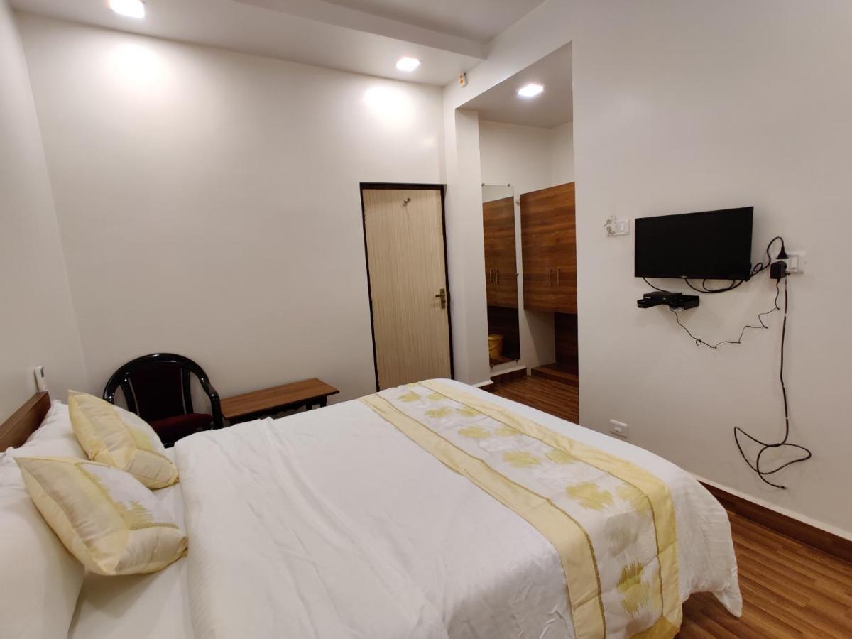 Kudal  Hotel Surya Grande מראה חיצוני תמונה